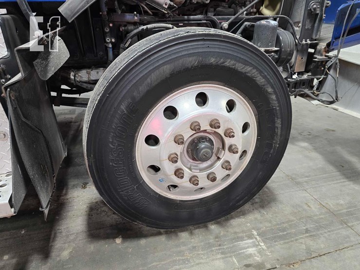 2013-kenworth-t800-image-26