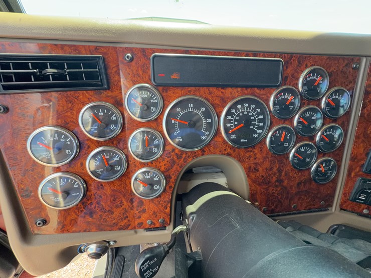 2011-western-star-4900fa-image-53