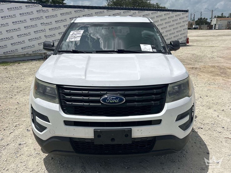 2016-ford-explorer-image-25