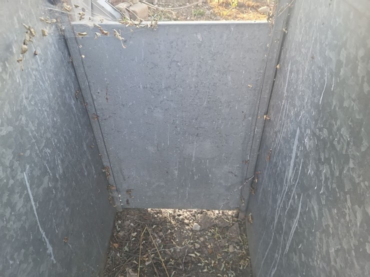goat/sheep-galvanized-head-chute-w/floor-and-roll-up-rear-gate-image-14