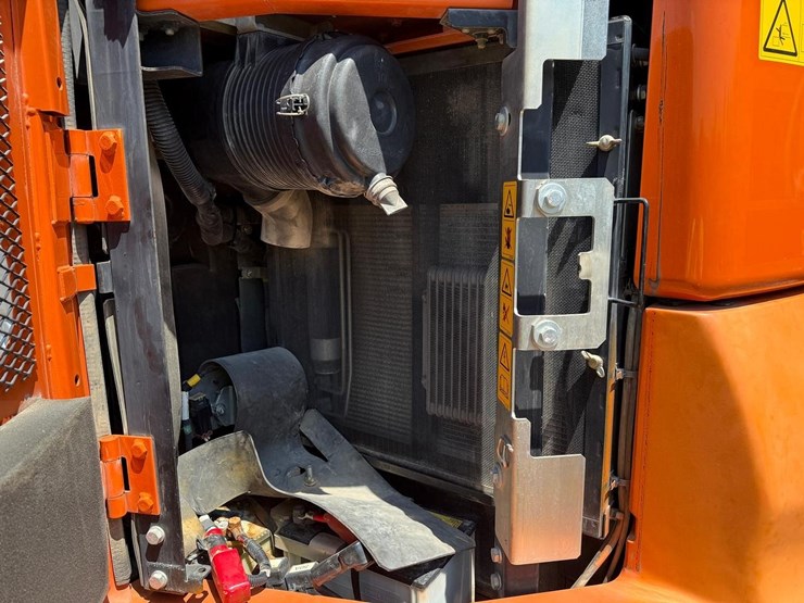 2021-hitachi-zx75us-5b-image-19