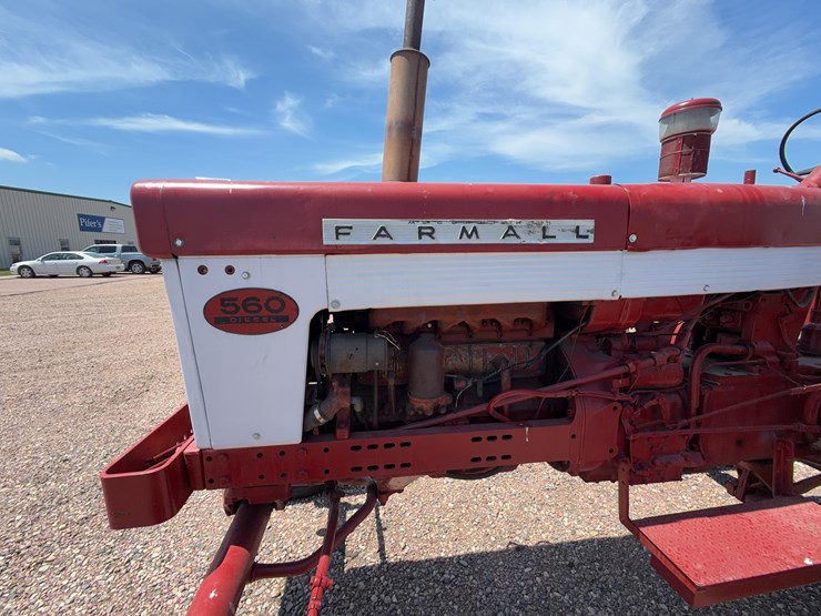 farmall-560-tractor-image-10