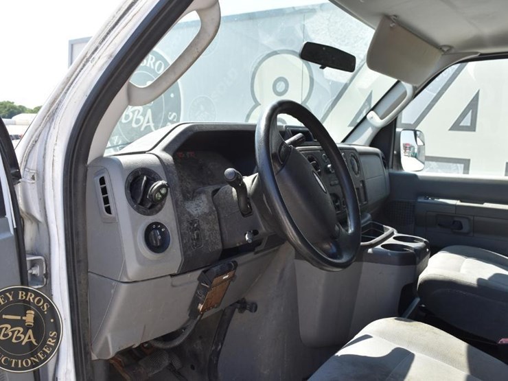 2014-ford-e250-image-13