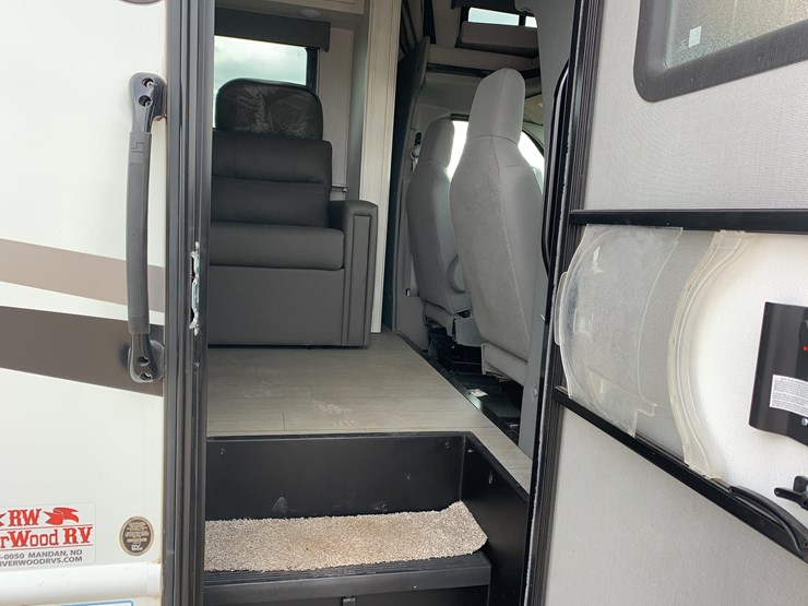 2024-east-to-west-entrada-motorhome-image-13