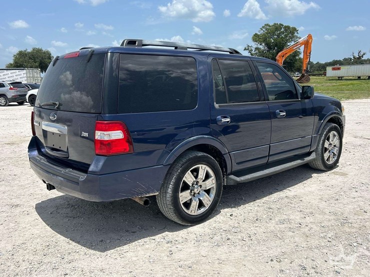 2010-ford-expedition-image-3