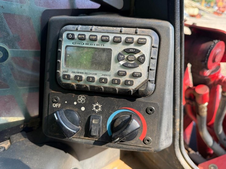 2017-takeuchi-tl12v2-image-25