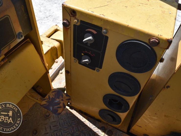 1988-caterpillar-d4c-xl-image-32