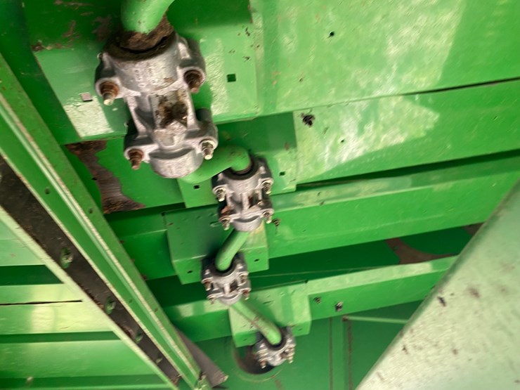 john-deere-9600-4x4-combine-image-48