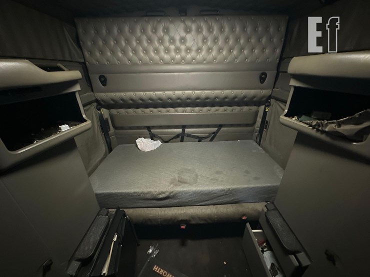 2011-kenworth-t660-image-24
