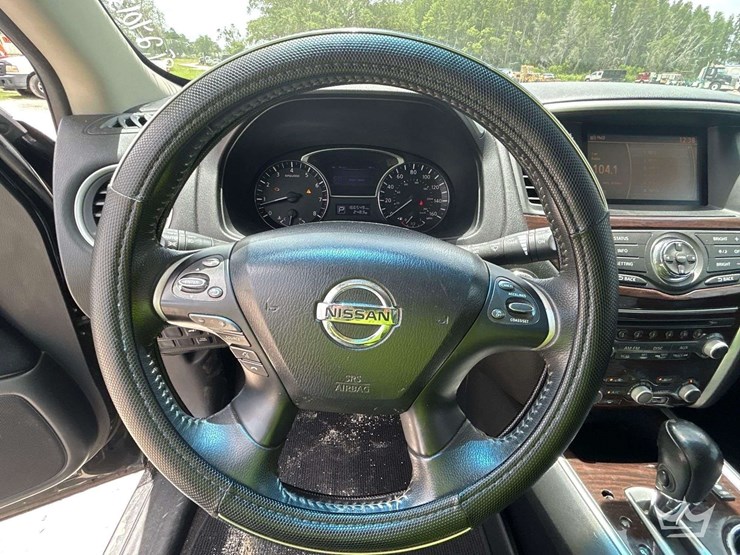 2013-nissan-pathfinder-image-13