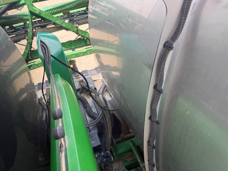 2016-john-deere-r4038-image-102