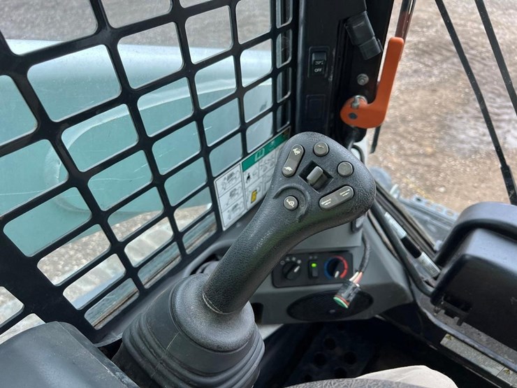 2023-bobcat-t770-image-27