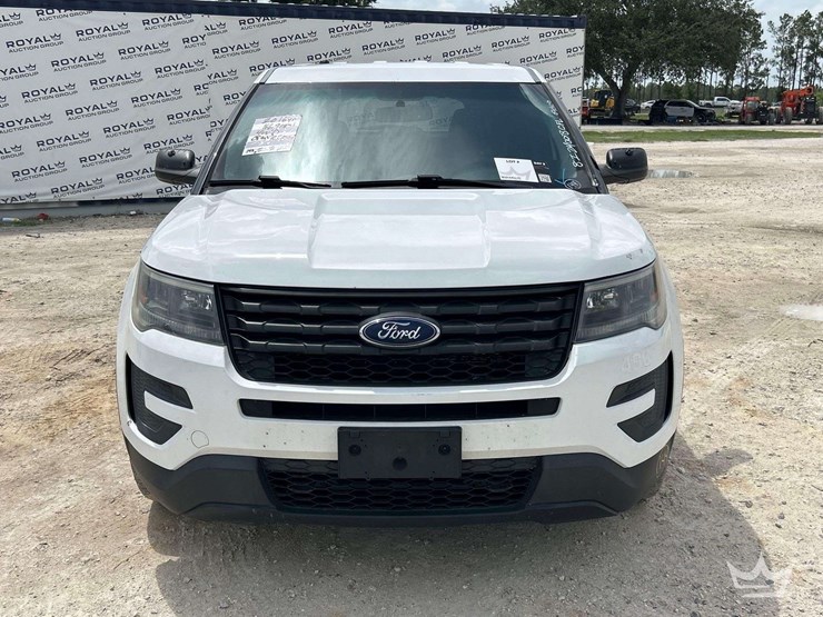 2016-ford-explorer-image-25