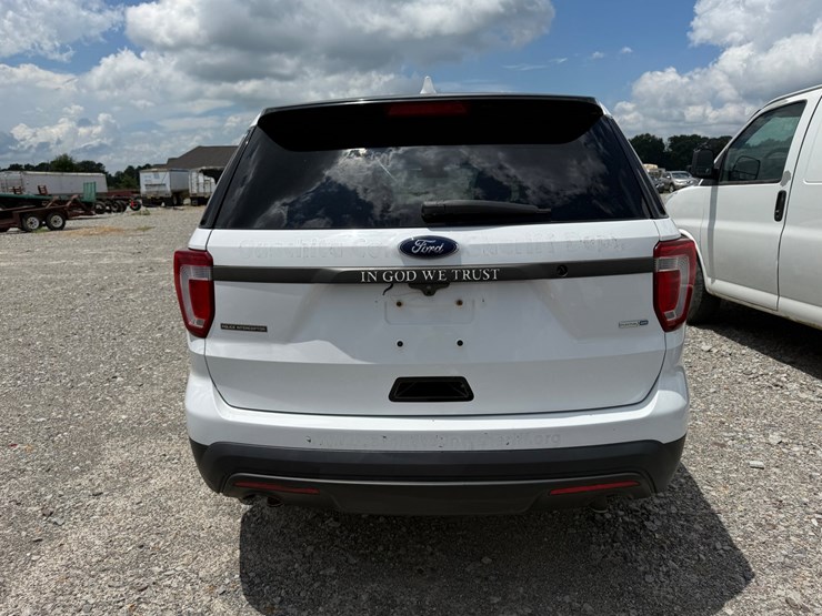 2017-ford-explorer-image-5