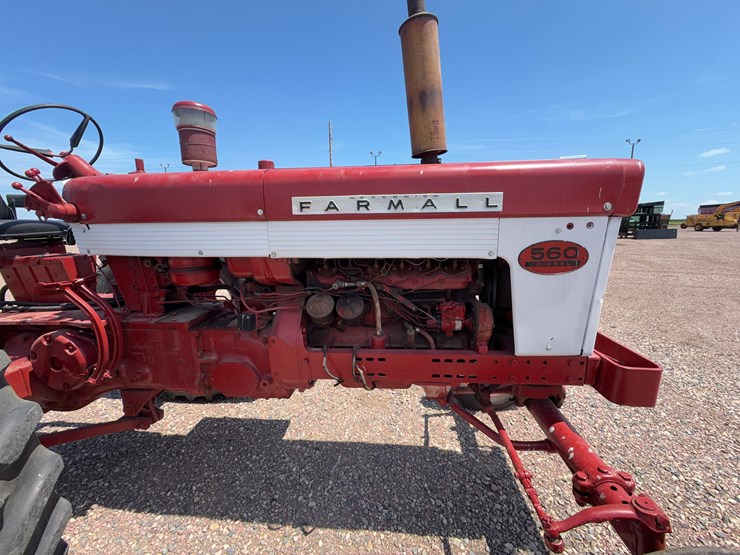 farmall-560-tractor-image-9