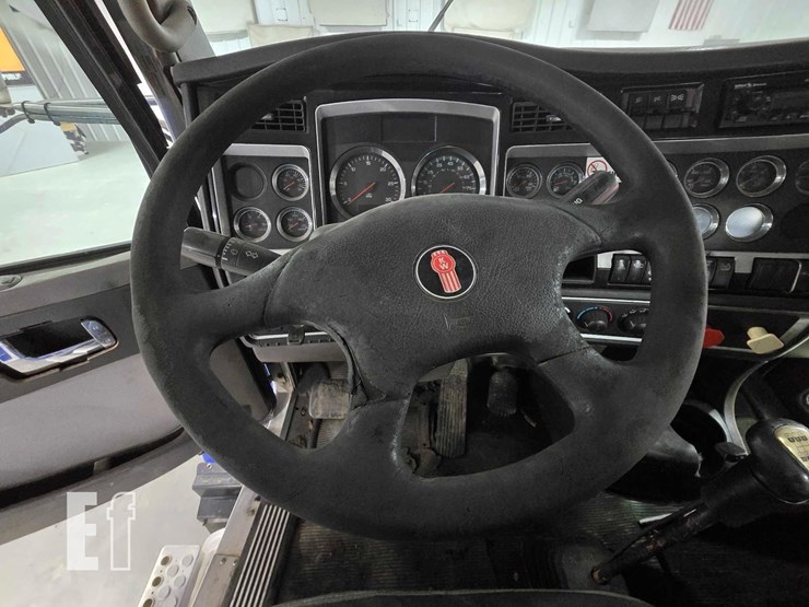 2013-kenworth-t800-image-10