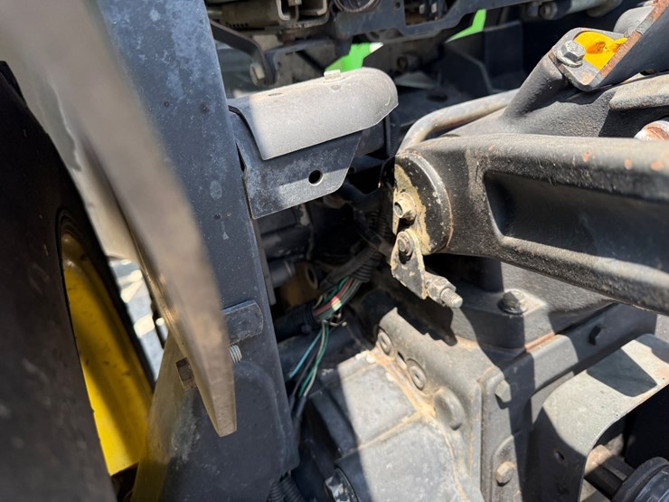 2000-john-deere-4200-image-26