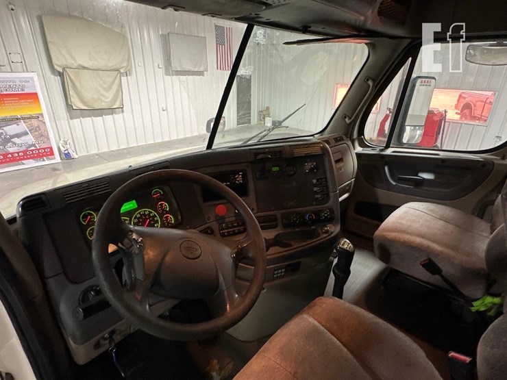 2017-freightliner-cascadia-125-image-13