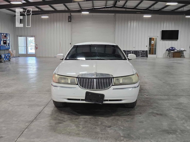 1999-lincoln-town-limousine-image-7
