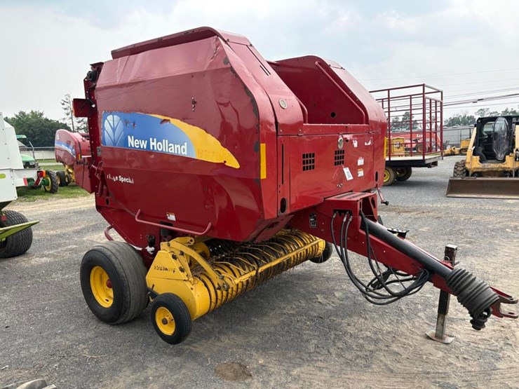 new-holland-br7060-image-2
