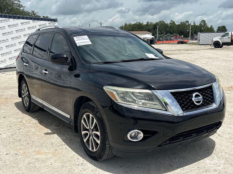 2013-nissan-pathfinder-image-2