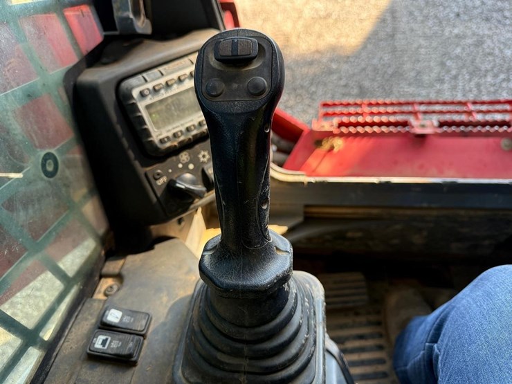 2017-takeuchi-tl12v2-image-26