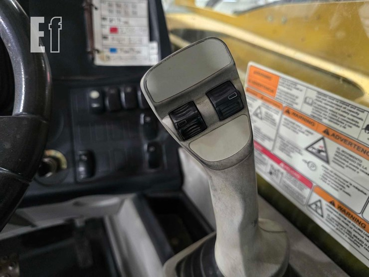 2016-caterpillar-tl642d-image-18