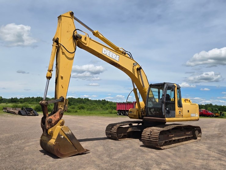 deere-200c-lc-image-5