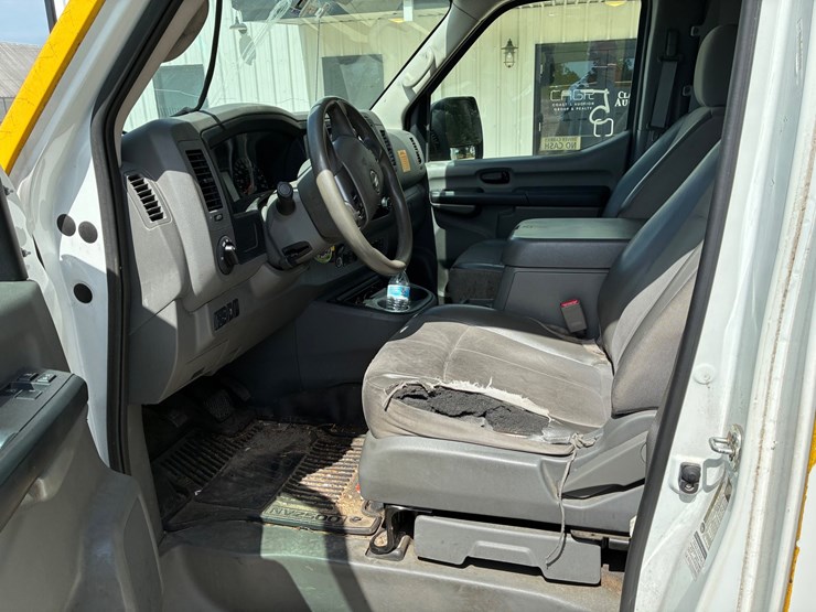 2020-nissan-nv2500-image-6