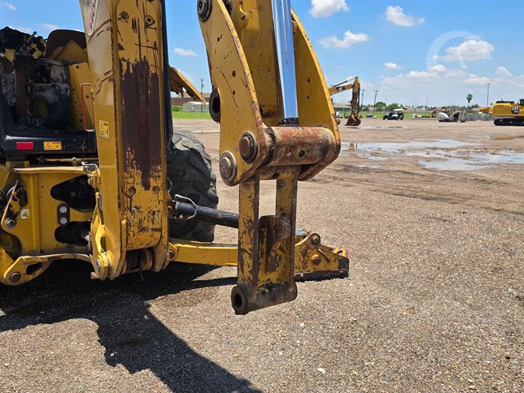 2018-caterpillar-420f2-it-image-12