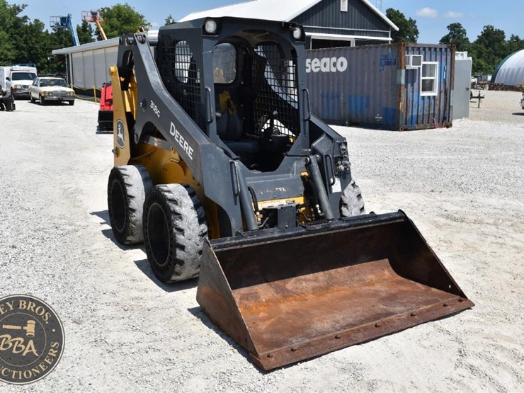 2021-deere-318g-image-7