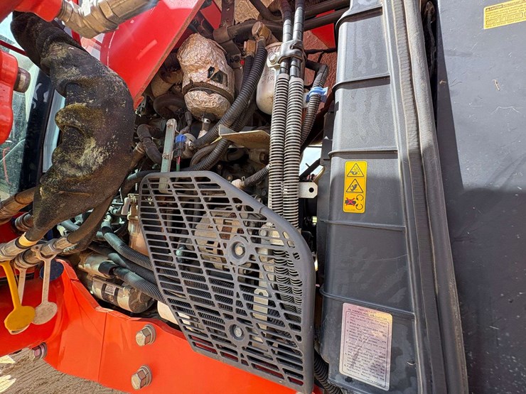 2014-kubota-m6060-image-32