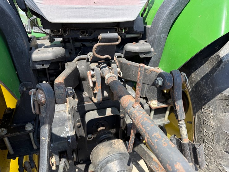 2000-john-deere-4200-image-23