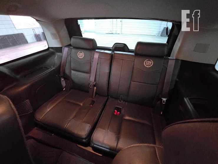2013-cadillac-escalade-image-17