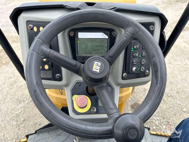 2014-caterpillar-cb34-image-15