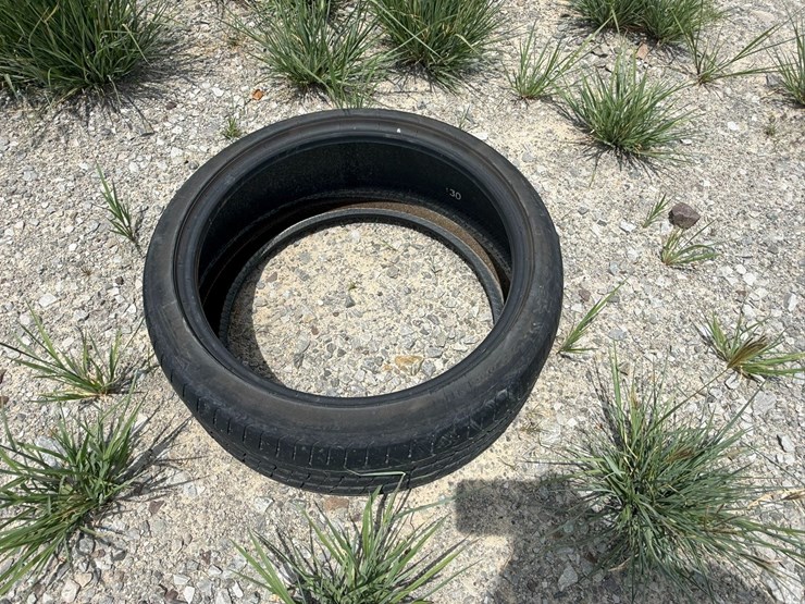 #27578-•-(1)-p-zero-265/35r20-tire-inv#-27578-image-2