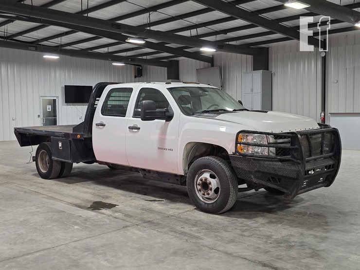2013-2013-chevrolet-silverado-flatbed-truck-6591-image-2