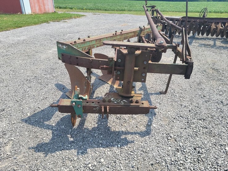 oliver-545-in-furrow--4-bottom-moldboard-plow-w/coulters-image-8