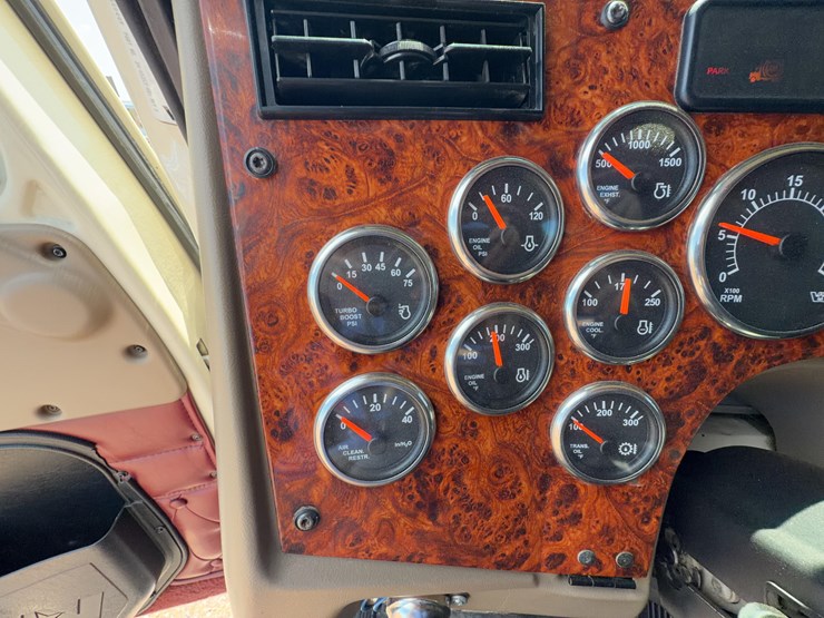 2011-western-star-4900fa-image-54