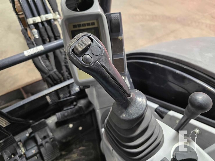 2021-deere-35g-image-21