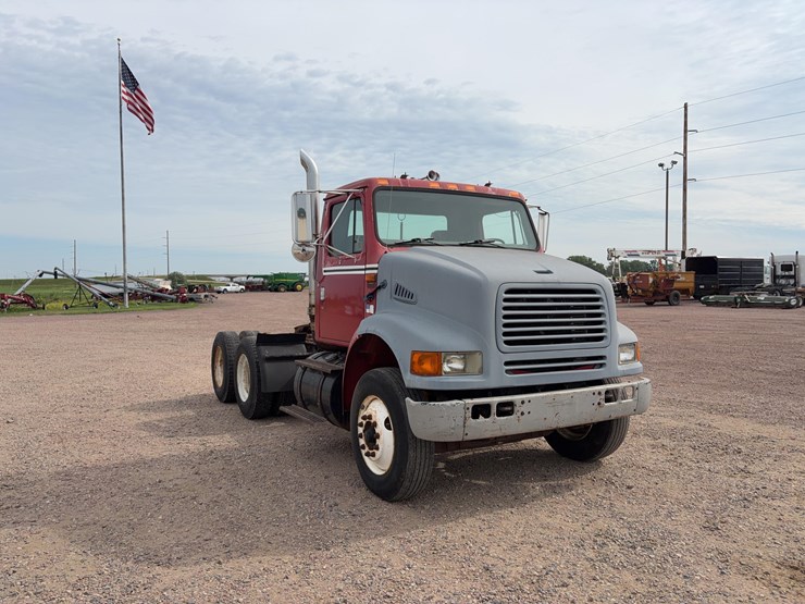 1996-international-8100-image-3