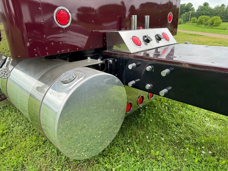 2021-kenworth-w900l-image-30