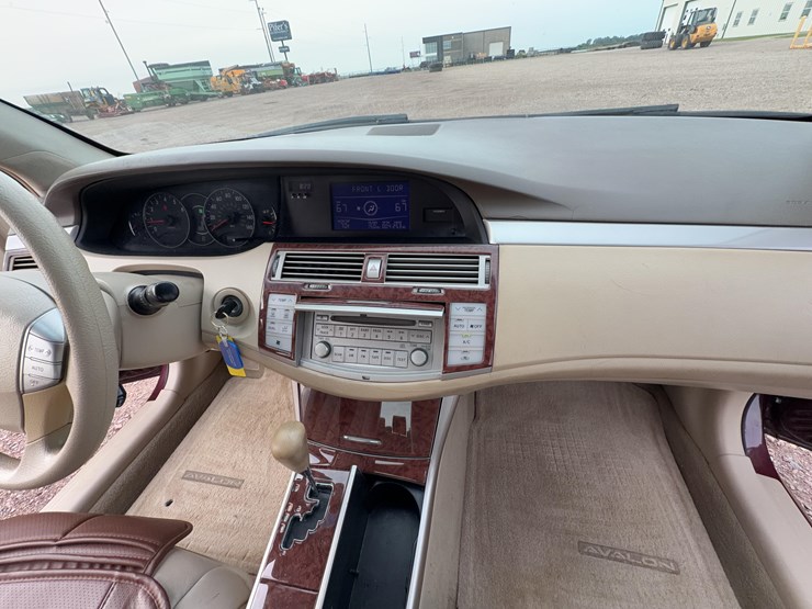 2005-toyota-avalon-sedan-image-22