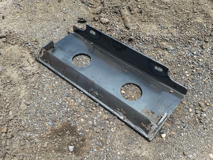 2026-future-dingo-skid-steer-mounting-plate-image-2