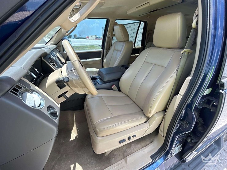 2010-ford-expedition-image-14