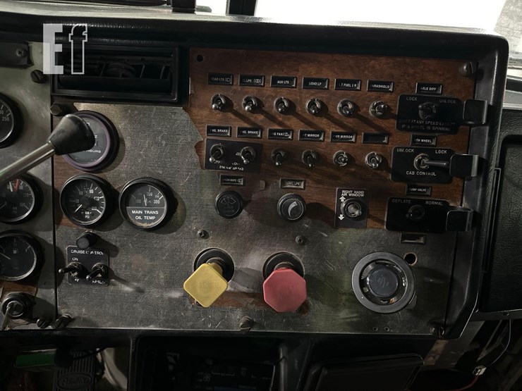 1994-peterbilt-378-image-19