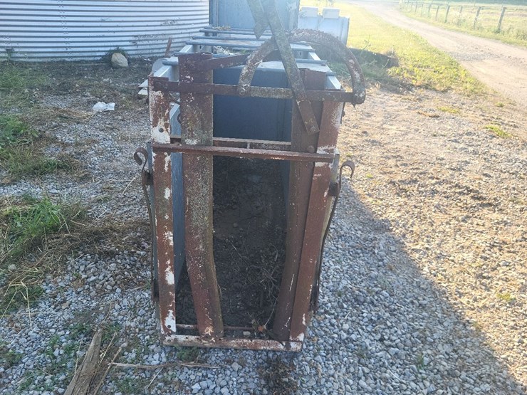 goat/sheep-galvanized-head-chute-w/floor-and-roll-up-rear-gate-image-17