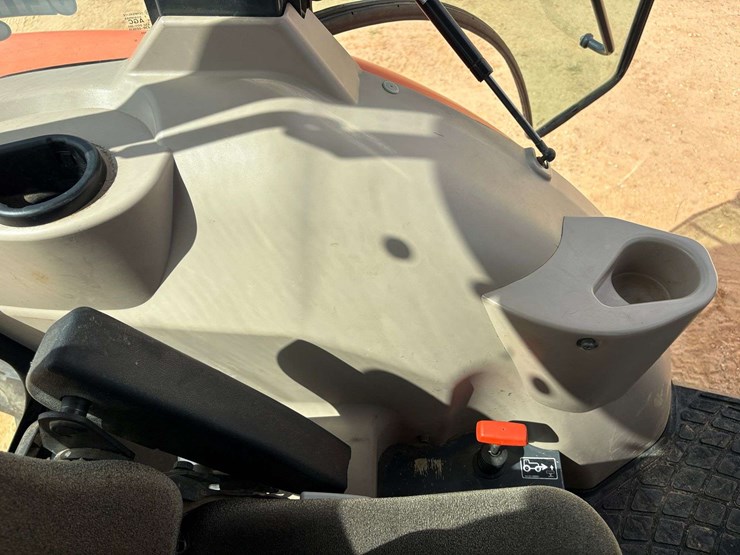 2014-kubota-m6060-image-14