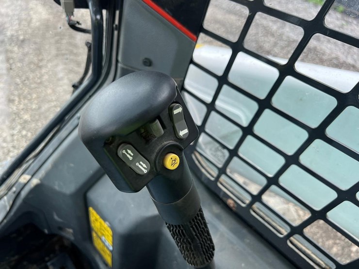 2020-bobcat-s76-image-27