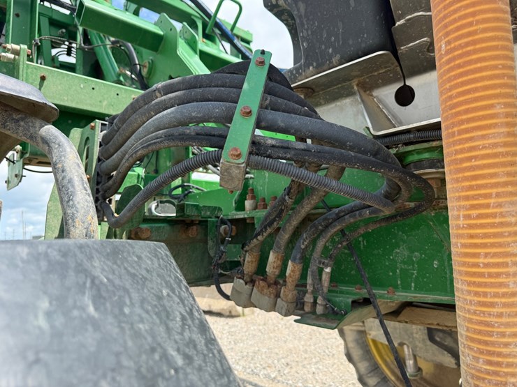 2016-john-deere-r4038-image-58